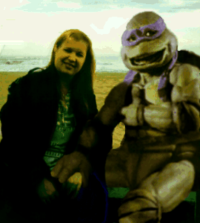 beach-posing.gif (47660 bytes)